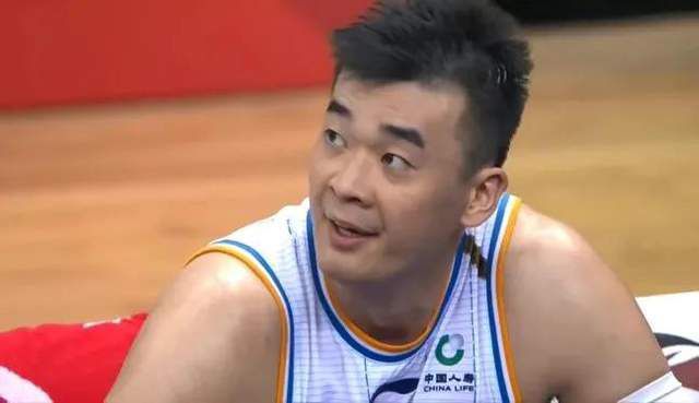 下面那件露骨至极，咬咬牙也就忍了，可上面这件……哎……真是要把人气死。